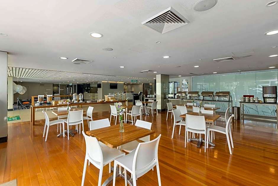 Quality Suites Pioneer Sands