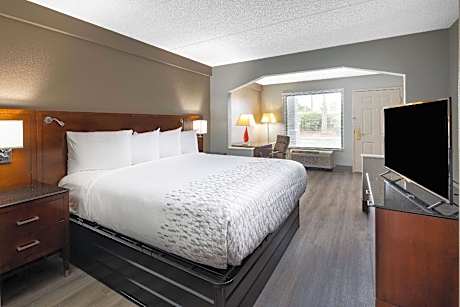 1 Queen Bed Non-Smoking