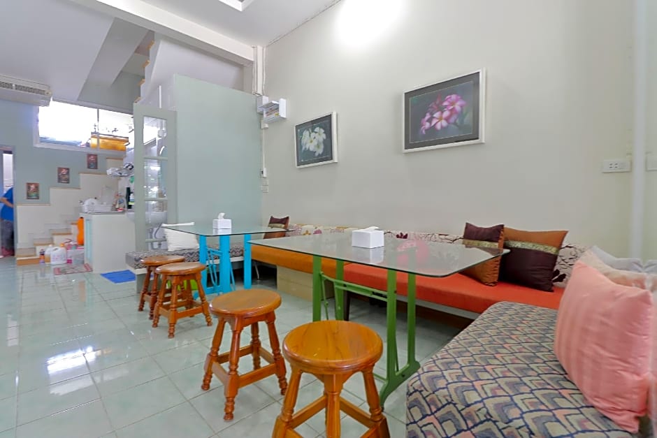 OYO 872 Saen Sabai Hostel