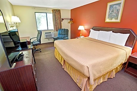 1 Queen Bed Mobility Accessible Room Non-Smoking