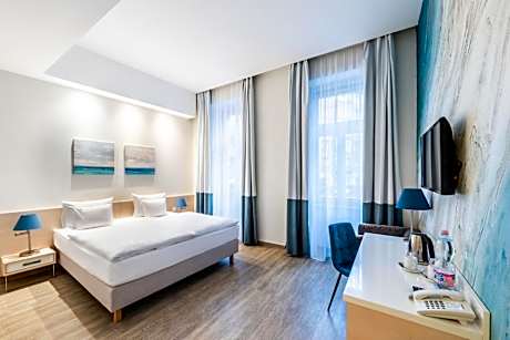 Deluxe Double or Twin Room with City View