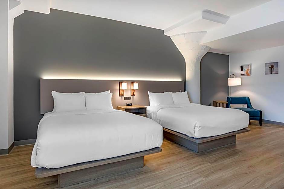 Comfort Inn & Suites Newark Liberty International Airport