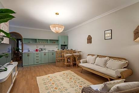 "Hot Tub on the Pyramid view, a bohemian dream"