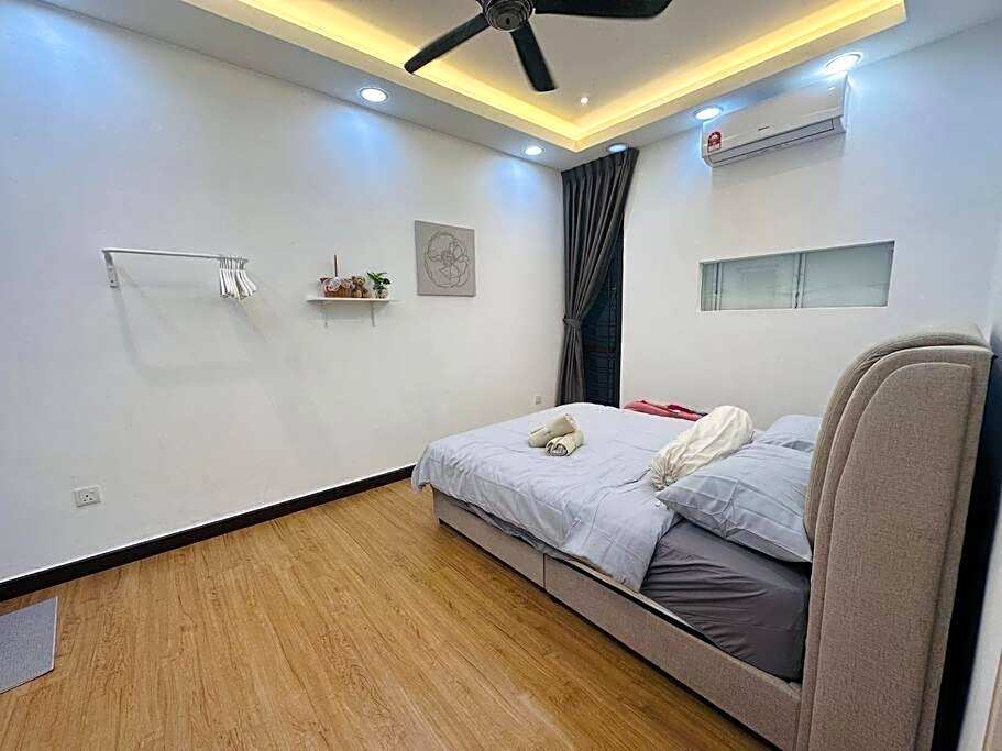 Rini residences 整栋双层排楼适合全家大小居住周边商店商场林立