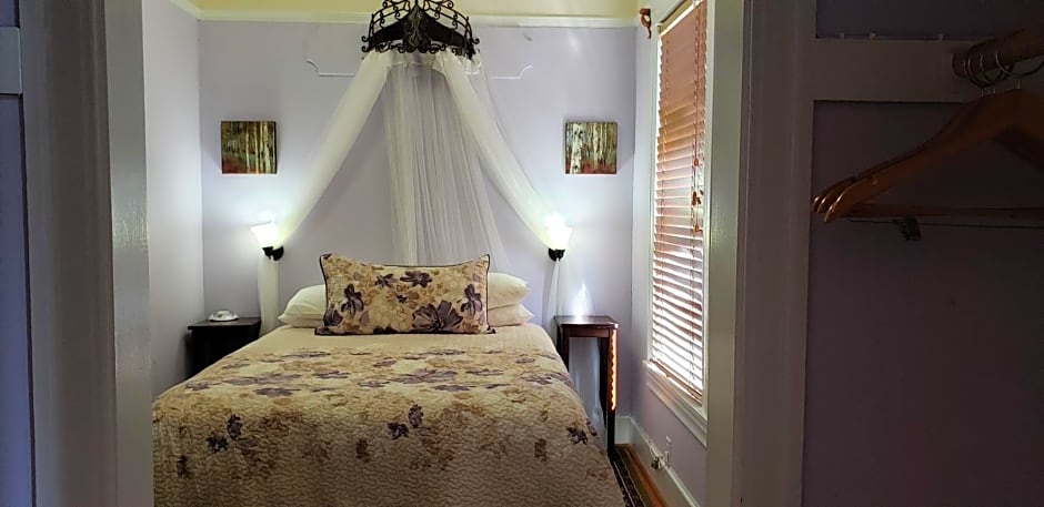 Cabernet House, an Old World Inn