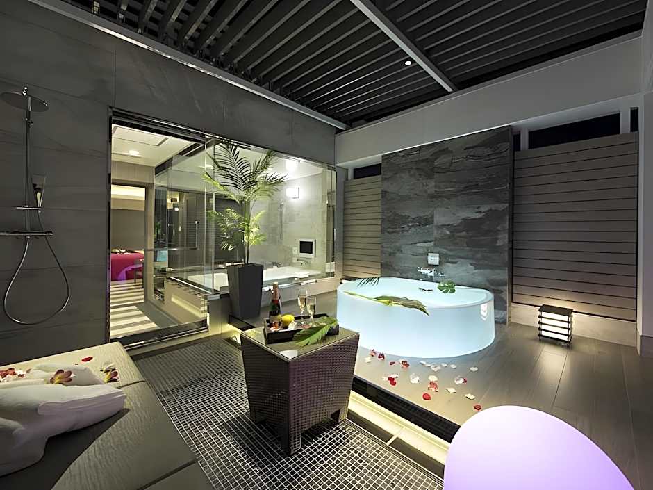 Hotel In The Green (Adult Only)