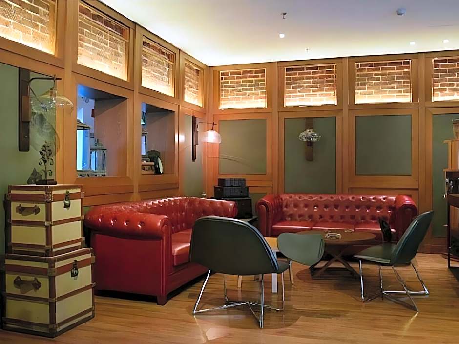 James Joyce Coffetel Jishou Renmin North Road Branch