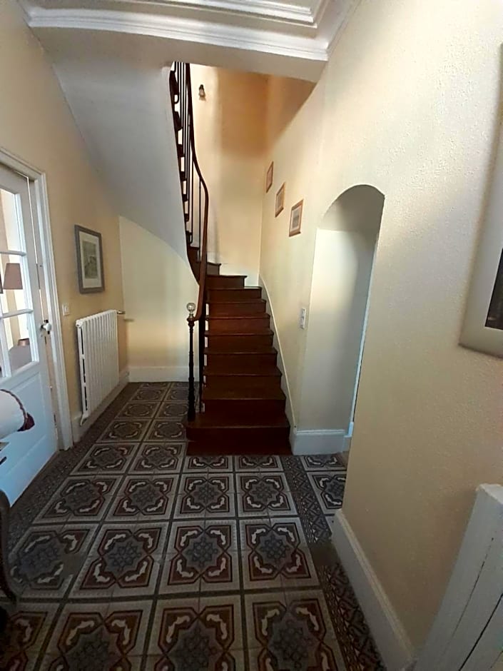 Centre ville, chambre indépendante 20m2 et sa salle de bain privée