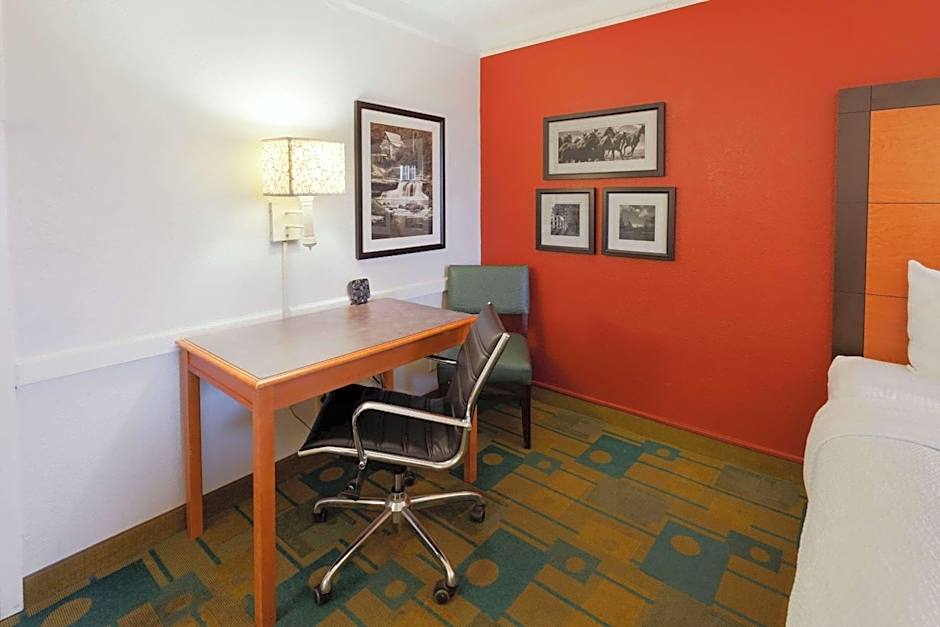 La Quinta Inn & Suites by Wyndham Cheyenne