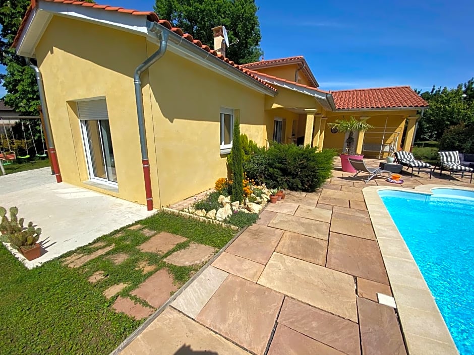 Chambres dans villa avec piscine