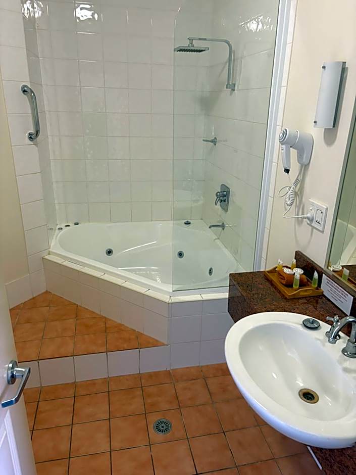 Golden Guitar Motor Inn