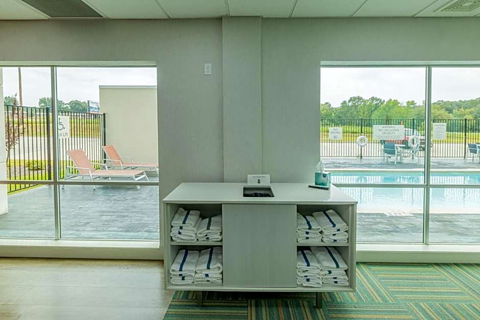 Holiday Inn Express and Suites Lindale By IHG