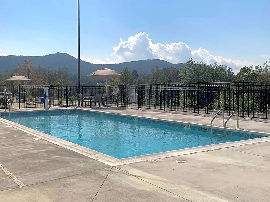 Holiday Inn Express And Suites Marion By IHG