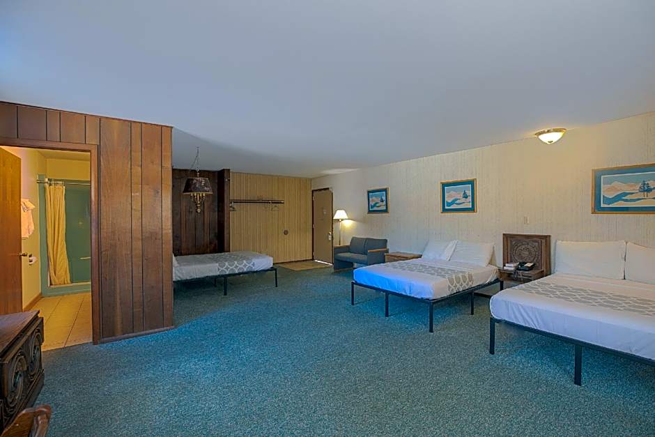 Love Hotels Tomahawk by OYO at Lake Mohawksin WI