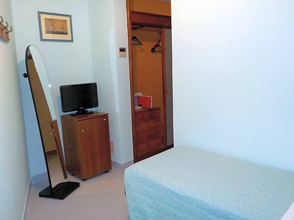 Photo 1 of 7 of Single Room