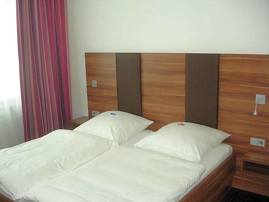 Zdjęcie 1 z 4 — 1 Double Bed or 2 Beds