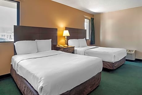 4 Double Beds, Suite, Smoking