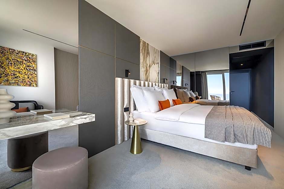 Photo 1 of 4 of Deluxe, Sea View