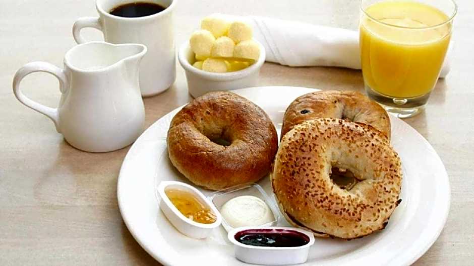 Days Inn by Wyndham Victoria Airport Sidney