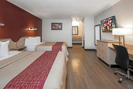Suite with Two Queen Beds with Spa Bath Non-Smoking