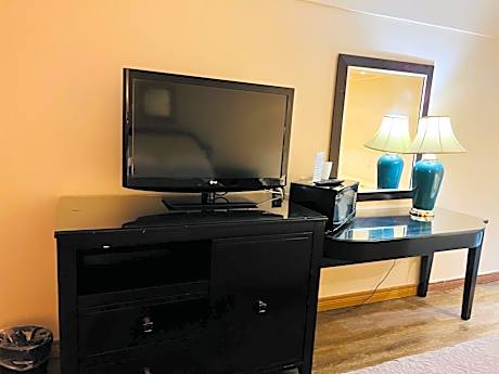 Queen Suite with Spa Bath