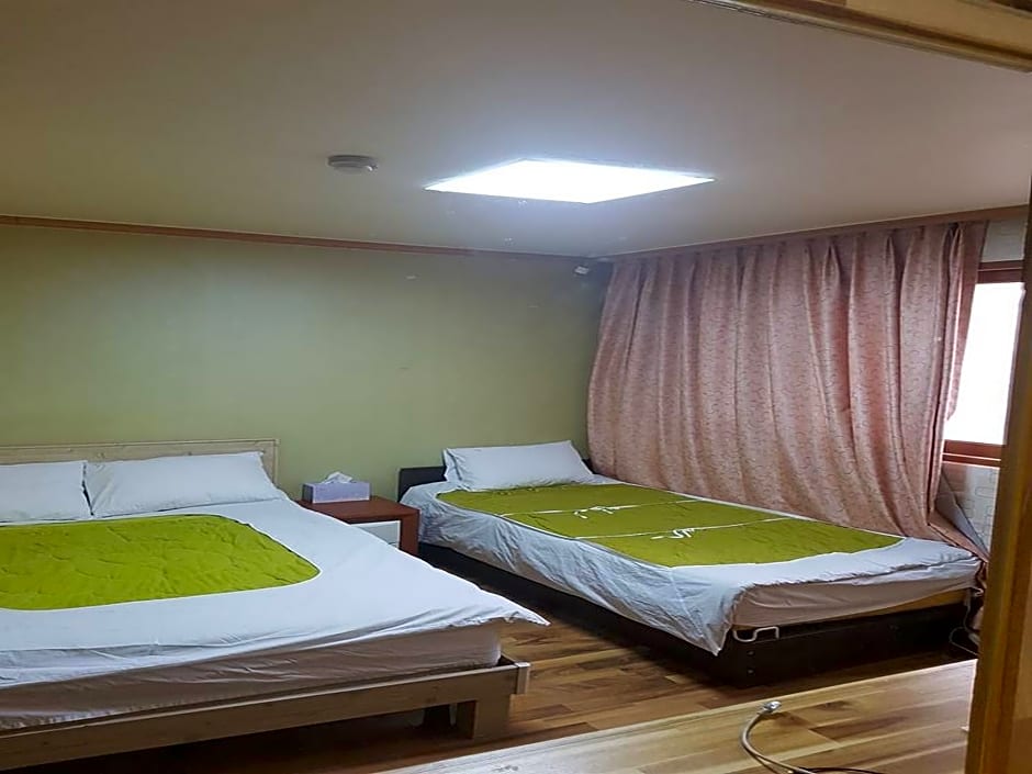 Green And Blue Hotel