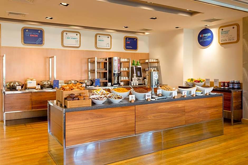 Holiday Inn Express Birmingham Redditch By IHG