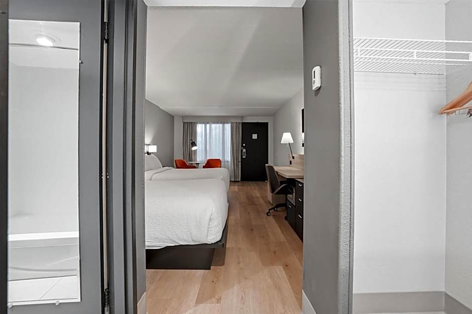 Seven Oaks Hotel Regina, SureStay Collection by Best Western