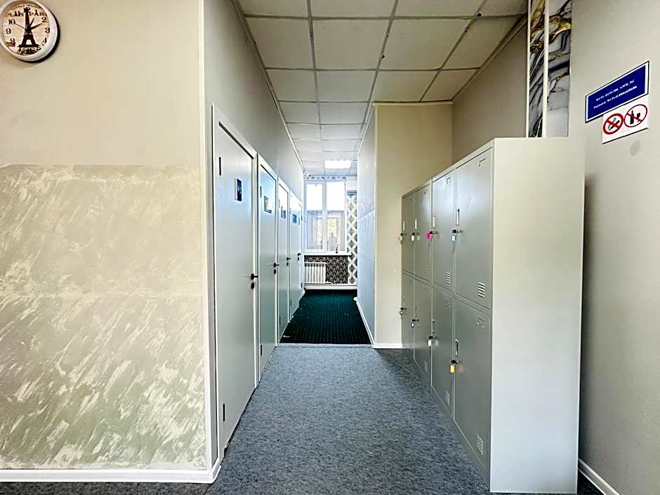 Center Capsule Hostel 