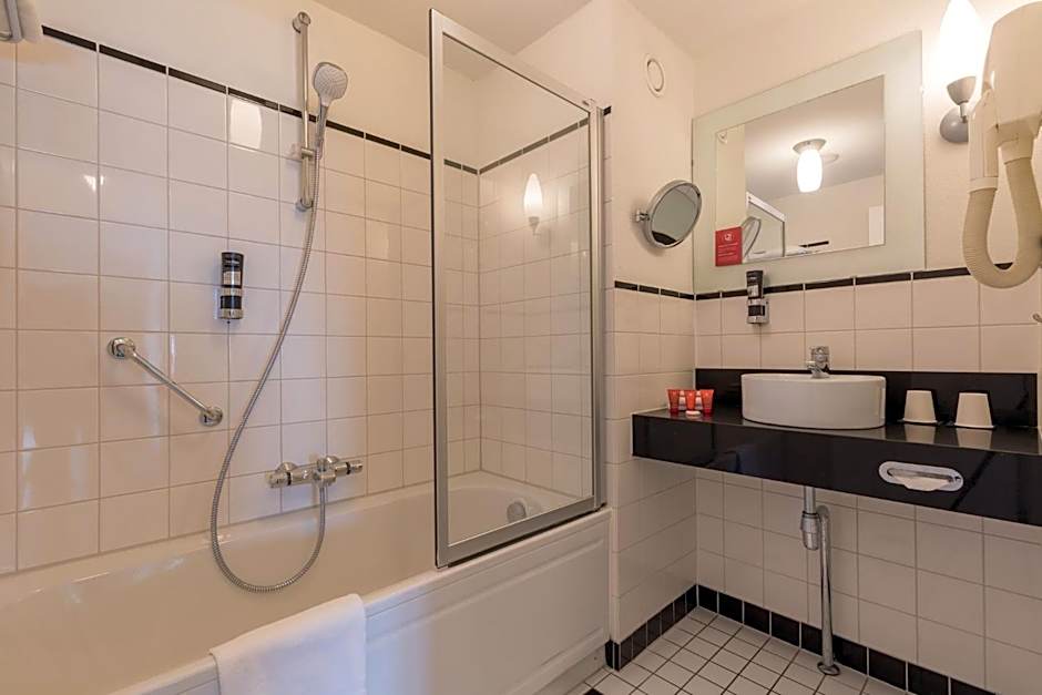 Leonardo Hotel IJmuiden Seaport Beach