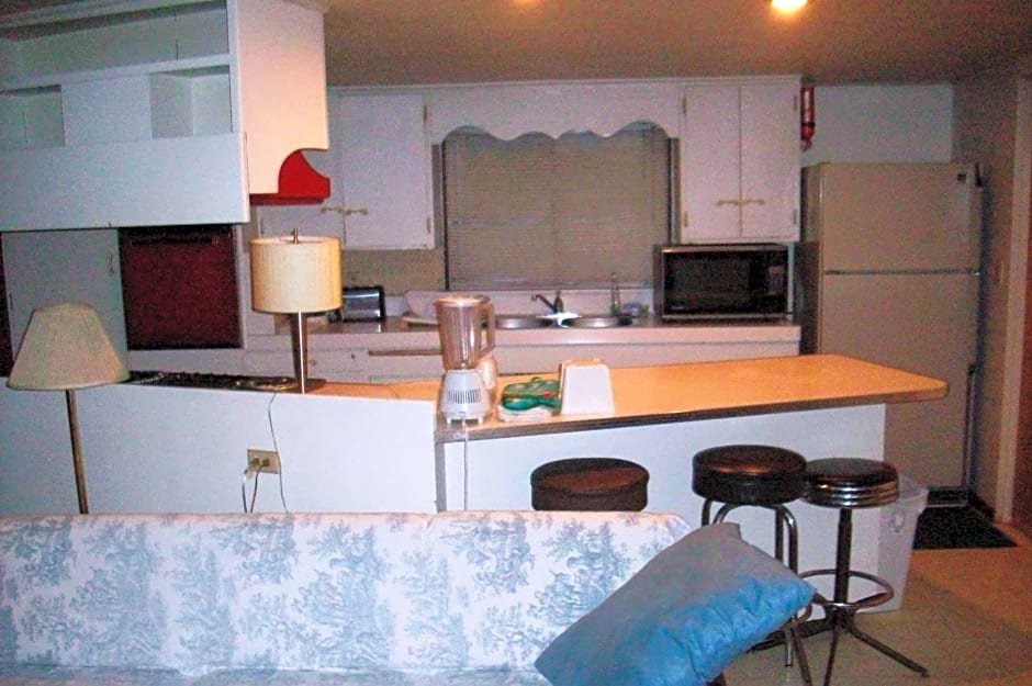 Hilander Motel