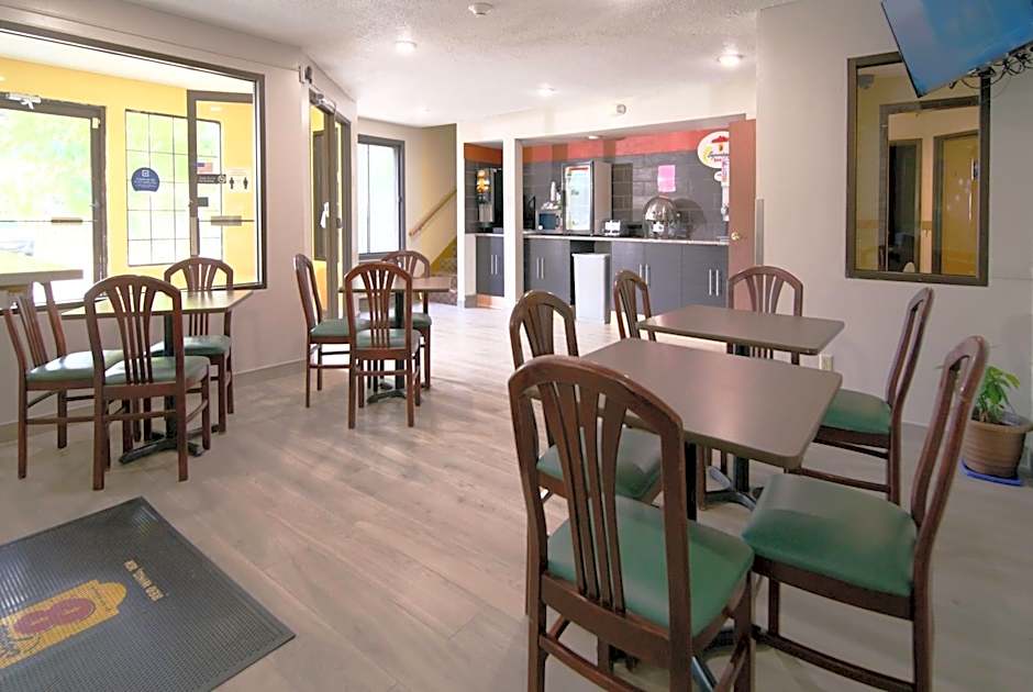 Super 8 by Wyndham Red Wing