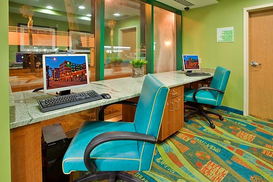 Holiday Inn & Suites Virginia Beach - North Beach By IHG
