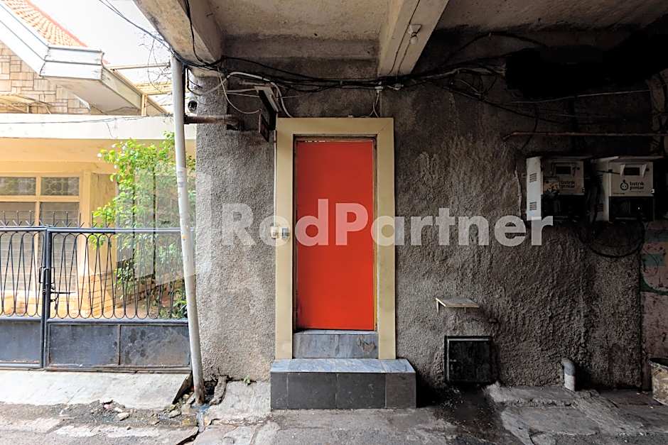 Ichiza Room RedPartner