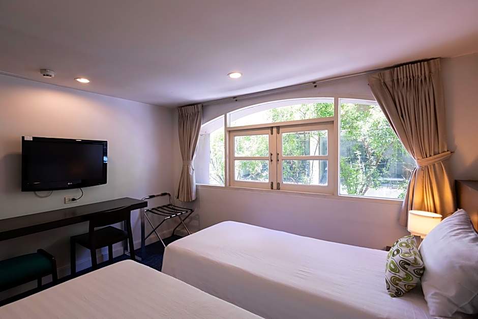 24 Inn at BTS Phrom Phong
