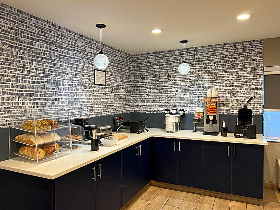 AmericInn by Wyndham Glendale/Milwaukee