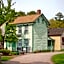 Colonial Inn