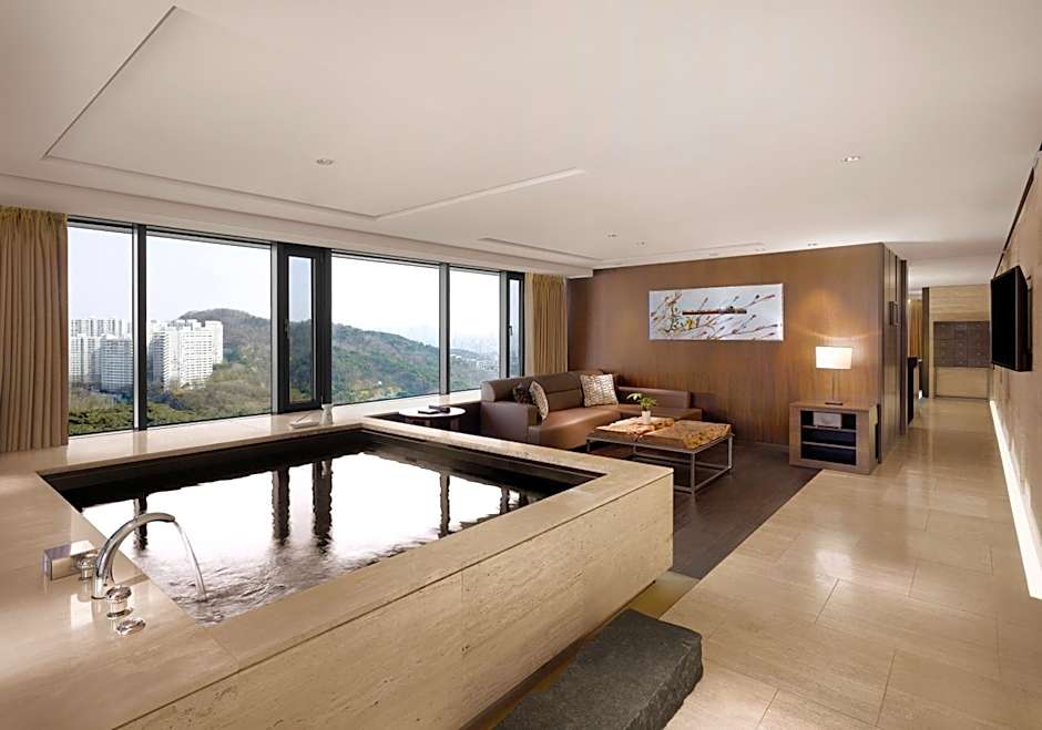 Photo 1 of 4 of Grand Premier Suite