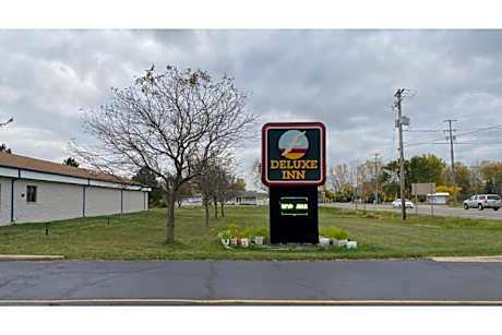Deluxe Inn by OYO Near Toledo Ohio