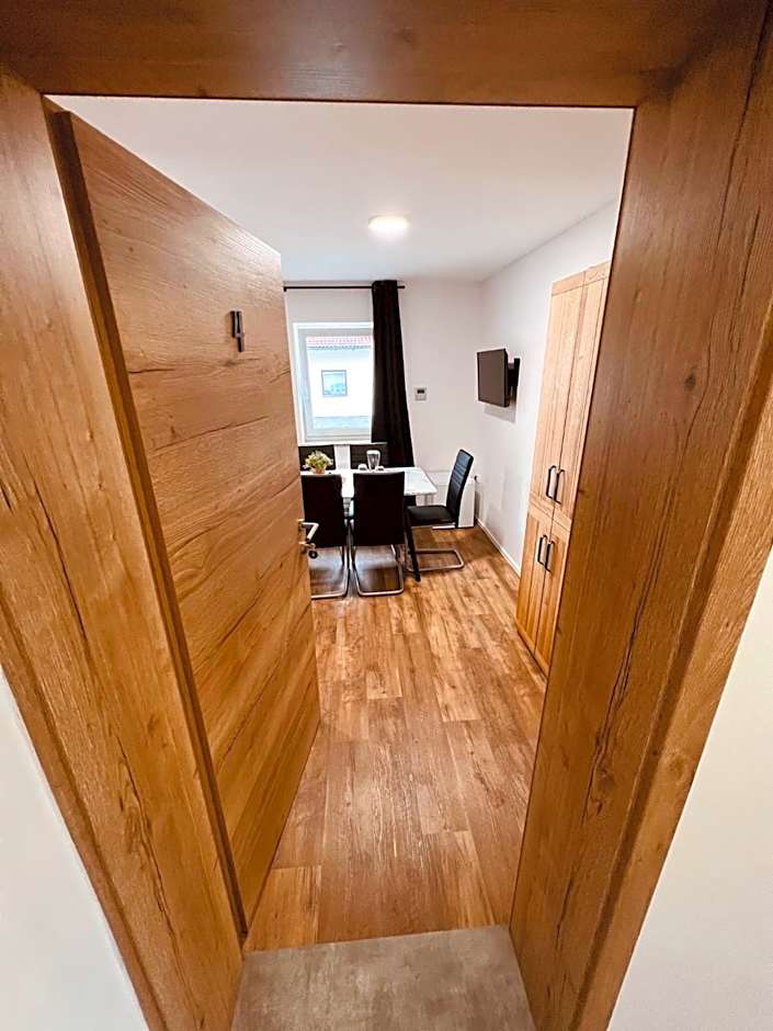 PJ Hotel Cerklje - 5min to Airport - Free Parking