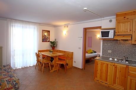 One-Bedroom Apartment with Balcony