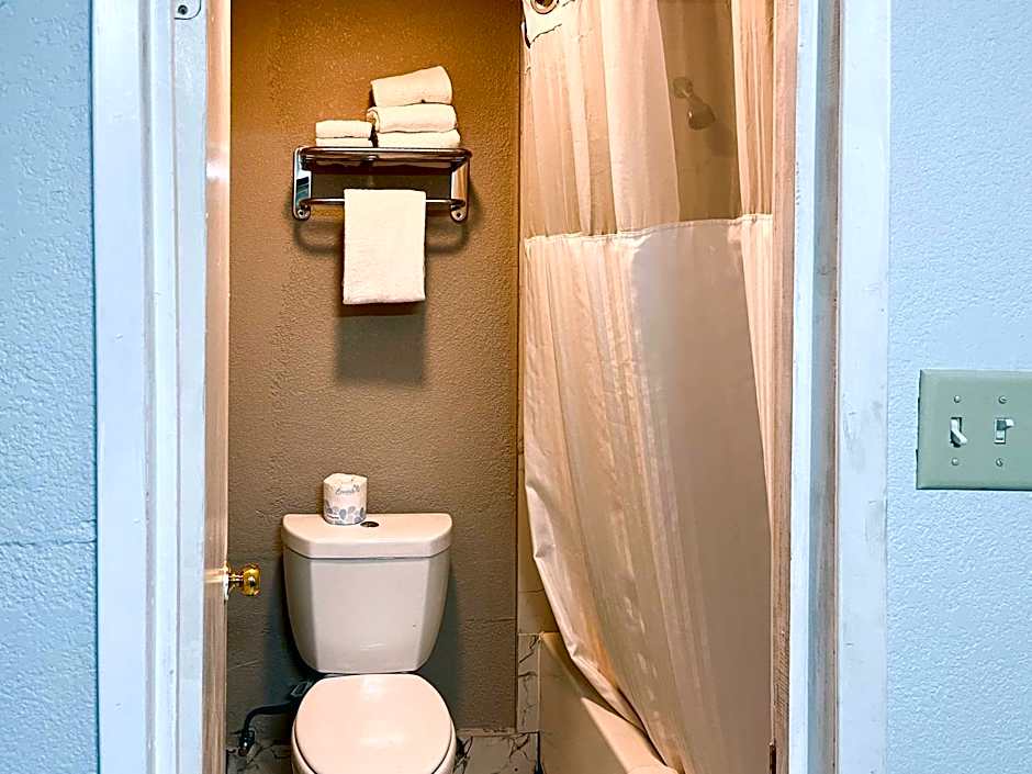 Studio 6 Suites Delano, CA
