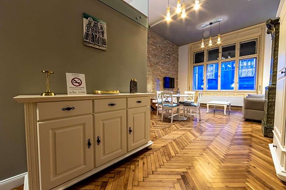 VISAJ Deluxe Downtown