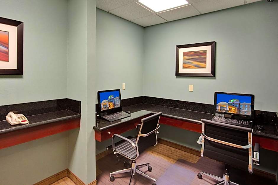 Holiday Inn Express Hotel & Suites Grants Milan By IHG