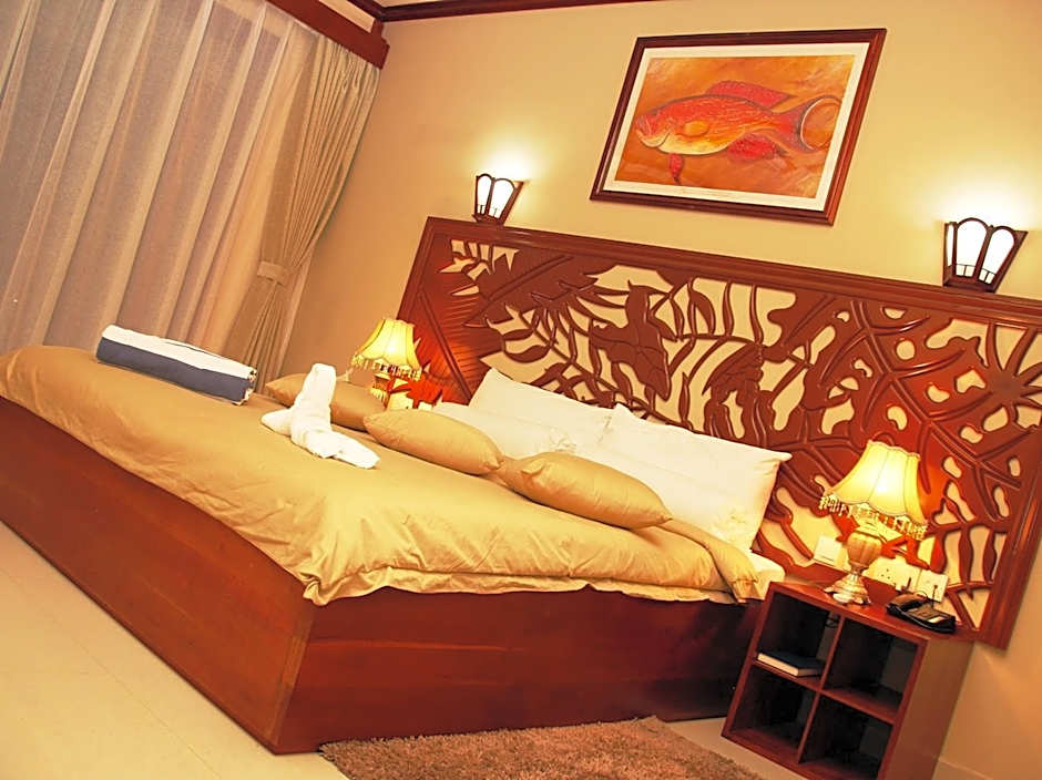 Pirogue Lodge