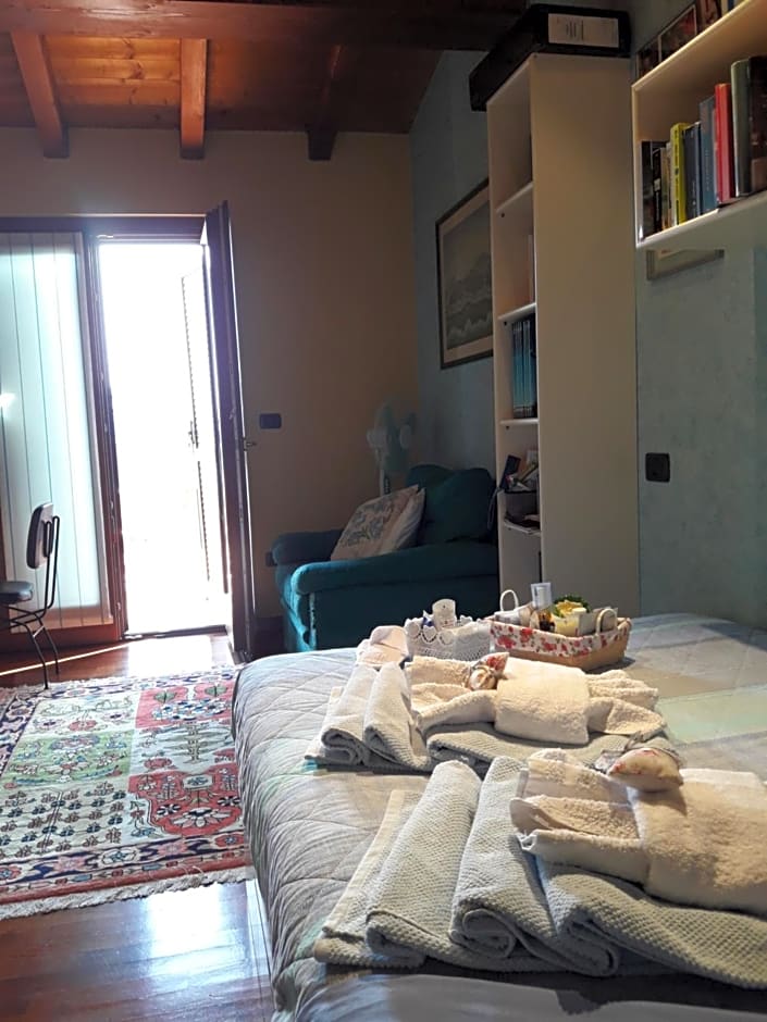 Lovely Casa Paola Villlafranca centro Zimmer Rooms