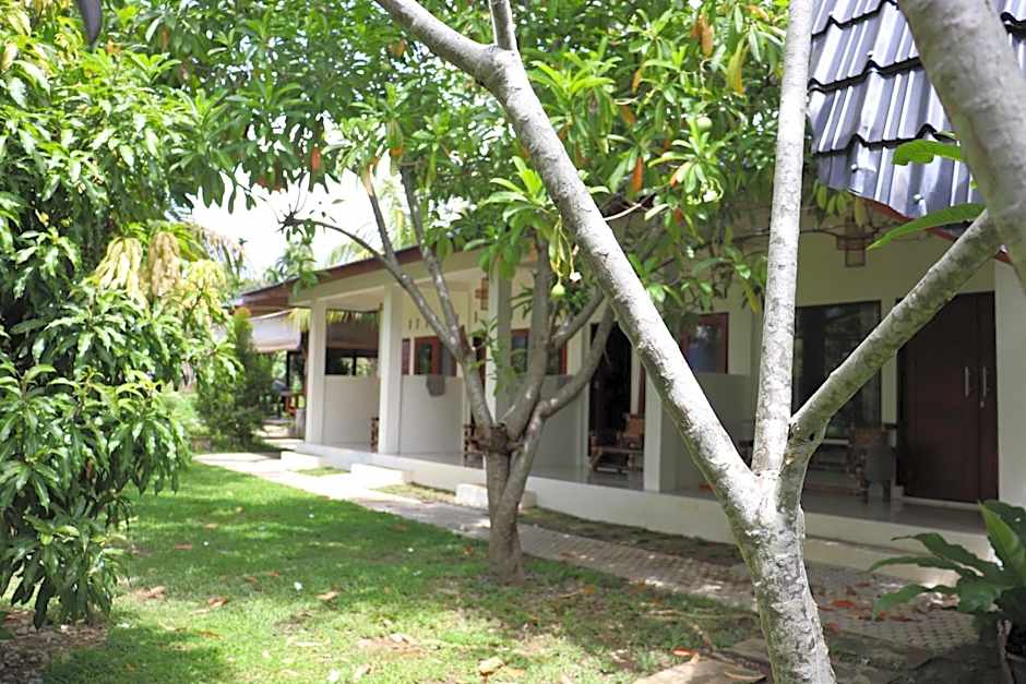 Gino's Place - Guest House & Jungle Trekking