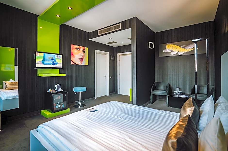 Plaza V Executive Hotel