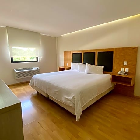 King Room with Roll-In Shower - Disability Access