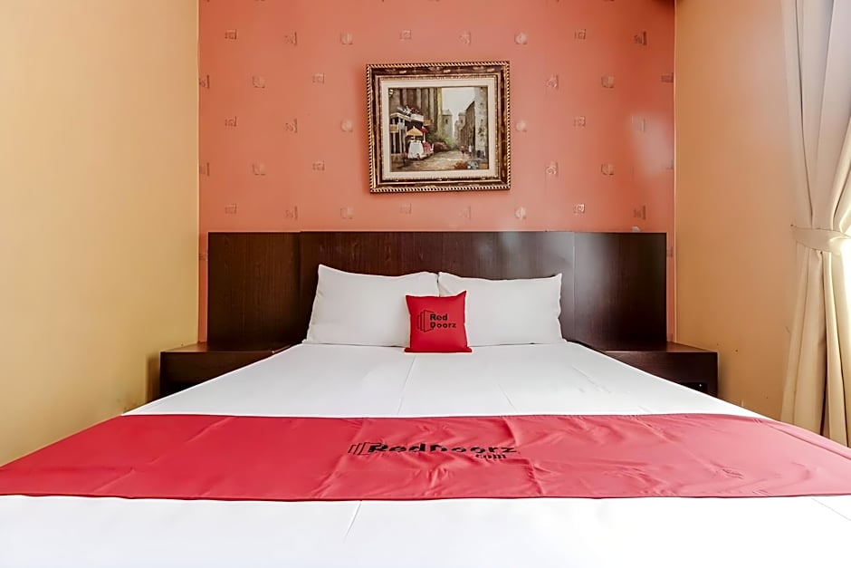 RedDoorz @ La Mega near Pasar Pagi Cirebon